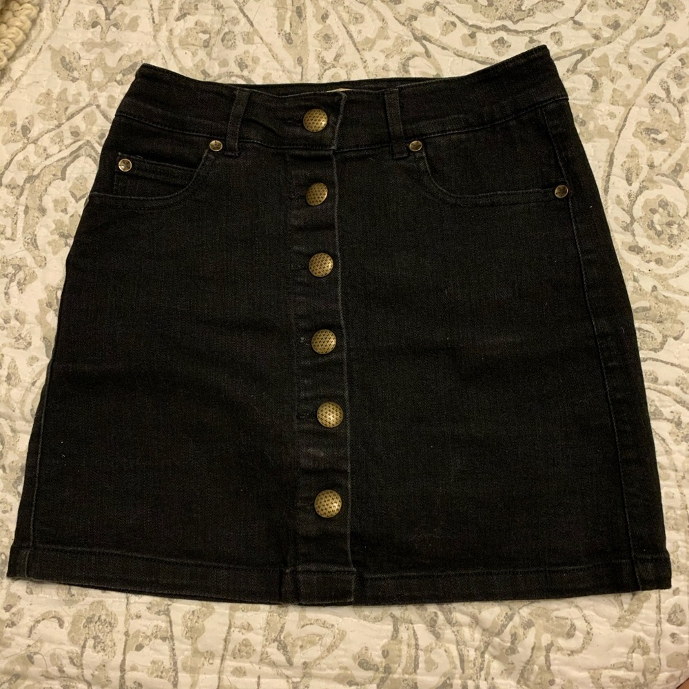 Black denim button up skirt!